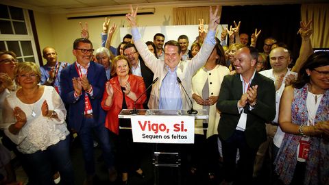 Celebrando la mayoría absoluta de Caballero, en el 2015