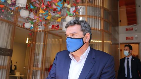 El ministro Escrivá, durante la visita al centro de recursos de Save the Children