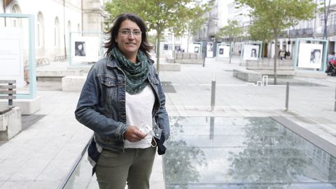 La restauradora Iria López junto a la ventana arqueológica de San Marcos