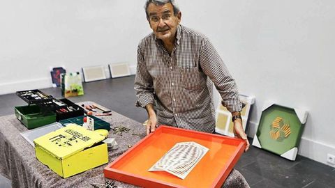 José Santamarina, con una de sus obras