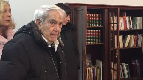 Jorge Cela Trulock en un acto en la biblioteca en homenaje a José Cela en Triacastela en el 2018