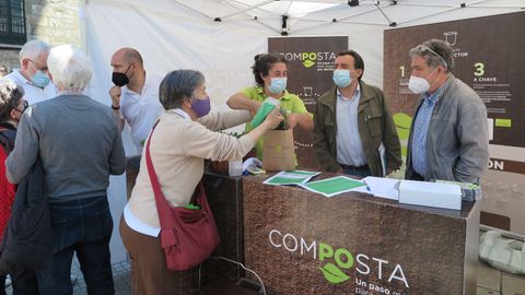 Carpa informativa sobre compostaje en Pontevedra