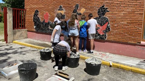 Un mural conmemora el 50 aniversario del IES Martaguisela