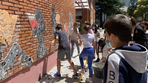 Un mural conmemora el 50 aniversario del IES Martaguisela