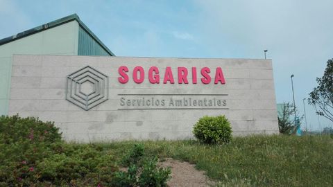 Acceso a las instalaciones de Sogarisa, en el polígono industrial de As Somozas
