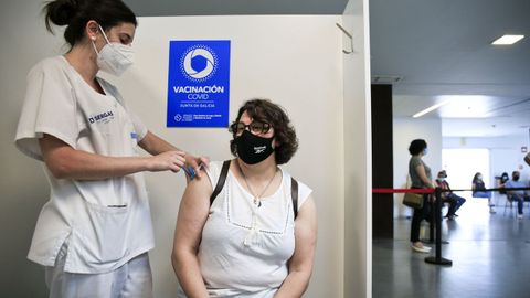 Continúan las vacunaciones masivas en el HULA