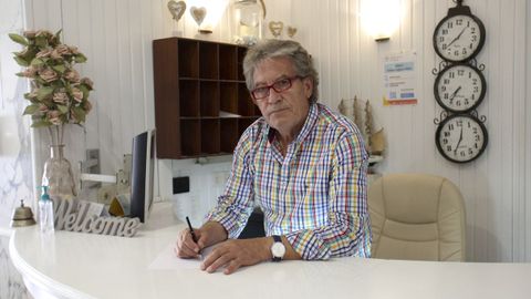 Julio Piñón dirige el Hotel América de Ultramar, donde las reservas para julio y agosto se han disparado en los últimos días