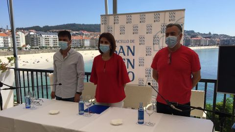 Daniel Dopazo, Paz Lago y Carlos Alleres, en la presentación de «Cen anos de verbena galega»