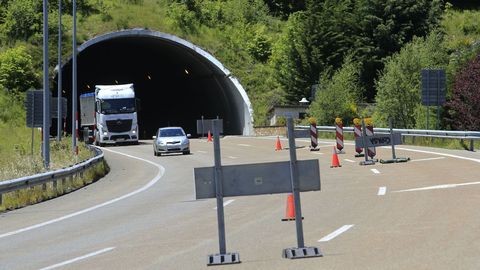 Cortes de carriles a la salida y entrad del túnel de Pedrafita