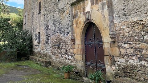 Puerta de entrada del palacio de Doriga