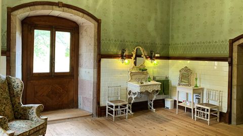 Parte de uno de los baños del palacio de Doriga