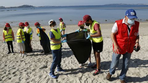Programa Ludieduca de Jealsa y La Cruz Roja con motivo del día de los océanos en Barraña y o Areal