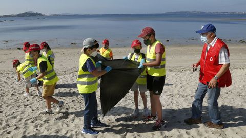 Programa Ludieduca de Jealsa y La Cruz Roja con motivo del día de los océanos en Barraña y o Areal