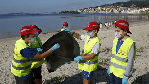 Programa Ludieduca de Jealsa y La Cruz Roja con motivo del día de los océanos en Barraña y o Areal