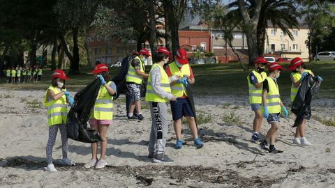 Programa Ludieduca de Jealsa y La Cruz Roja con motivo del día de los océanos en Barraña y o Areal