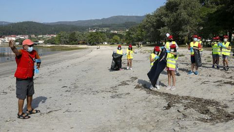 Programa Ludieduca de Jealsa y La Cruz Roja con motivo del día de los océanos en Barraña y o Areal