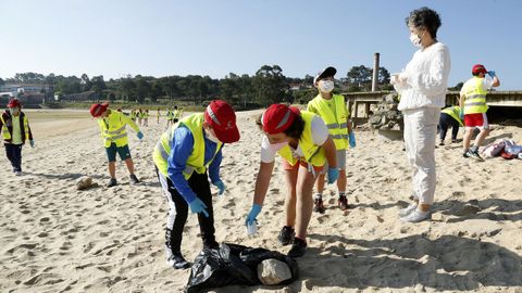 Programa Ludieduca de Jealsa y La Cruz Roja con motivo del día de los océanos en Barraña y o Areal