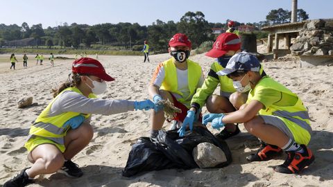 Programa Ludieduca de Jealsa y La Cruz Roja con motivo del día de los océanos en Barraña y o Areal