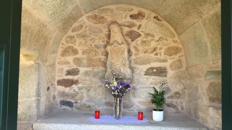 El pazo dispone de una pequeña ermita