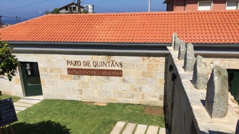 Entrada al pazo de Quintáns