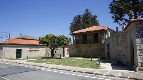 Aspecto de la fachada del pazo hacia la carretera de Noalla