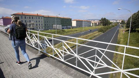 Vista de la avenida de As Pías desde el puente que la sobrevuela y conecta Caranza con la zona de A Gándara.