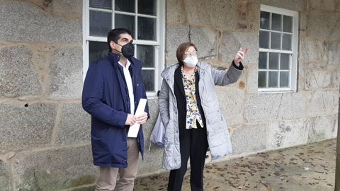 Gabriel Alén, junto a la alcaldesa de Ramirás, Isabel Gil