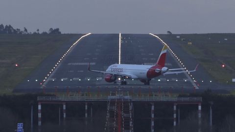 Imagen de la pista del aeropuerto de Santiago