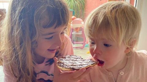 Anna y Olivia.