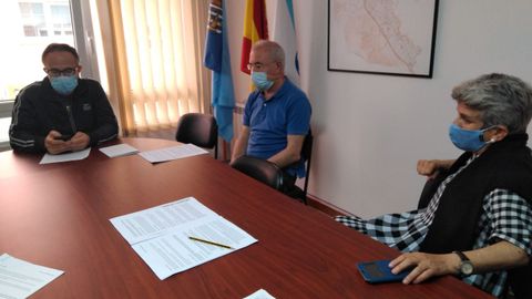 Vicente Rodríguez Rivera (vocal), Juan Carlos Enríquez (vicepresidente) y Pino (presidenta), ayer en el local vecinal.