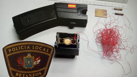 La Policía Local de Betanzos requisó la pistola táser al agresor