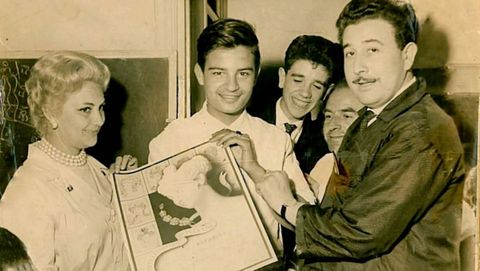Antonio Sánchez cuando recibió el diploma como peluquero