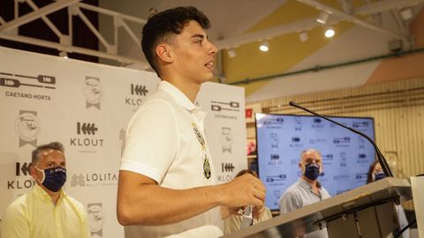 La marca Klout, de Lolita Moda, viste a Caetano Horta y lanza una camiseta especial