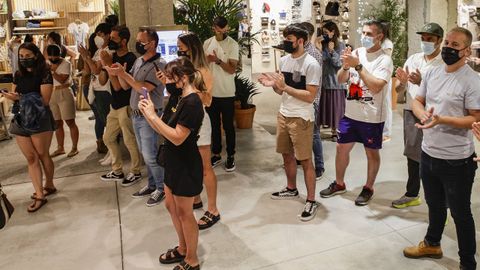 La marca Klout, de Lolita Moda, viste a Caetano Horta y lanza una camiseta especial