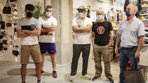 La marca Klout, de Lolita Moda, viste a Caetano Horta y lanza una camiseta especial