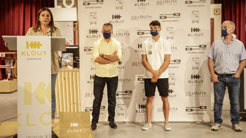 La marca Klout, de Lolita Moda, viste a Caetano Horta y lanza una camiseta especial
