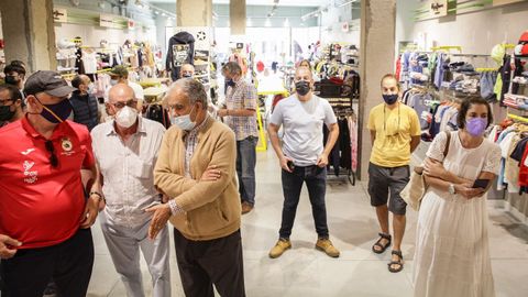 La marca Klout, de Lolita Moda, viste a Caetano Horta y lanza una camiseta especial
