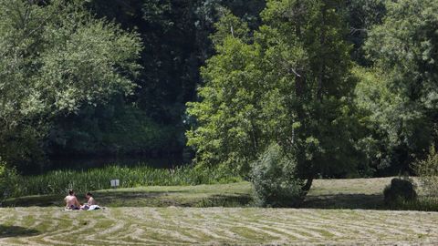 Zona para tomar el sol en A Tolda, a los pies de Lugo