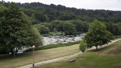 El parque do Miño cuenta con espacio para tomar el sol