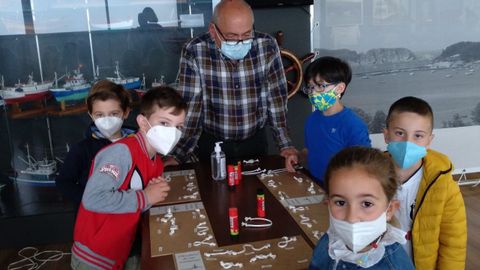 Los escolares aprendieron de la mano de tres directivos y de la técnica del museo