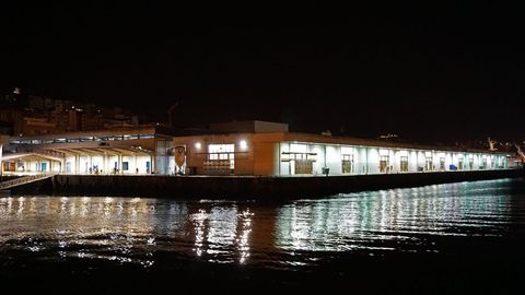 Muelle de descarga de pescado en O Berbés
