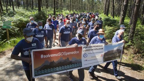 Las imágenes de la Marcha por los Penedos contra la implantación de proyectos eólicos