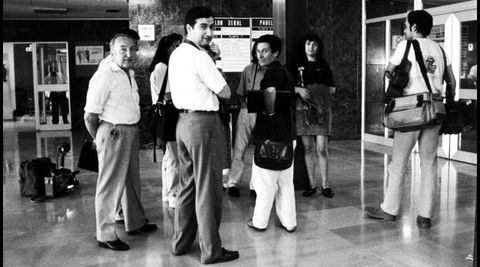 El periodista viveirense Gerino Núñez, primero por la izquierda, trabajó durante muchos años en Lugo, donde fue asesinado en 1991