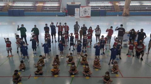 Clausura del baby basket en Xinzo .Equipos de cuatro clubs participaron en la despedida del curso