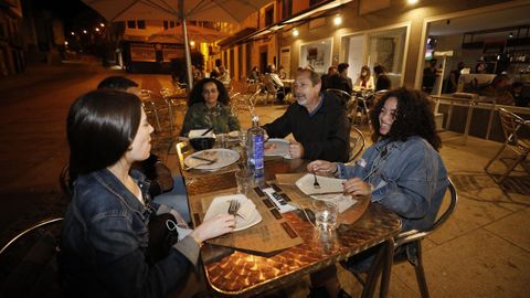 Con la suavización de las restricciones a la hostelería, Viveiro empieza a recuperar poco a poco el ambiente nocturno