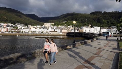 Viveiro regresó este sábado al nivel medio de restricciones por covid tras el brote registrado en mayo que llevó al municipio de nuevo al nivel alto