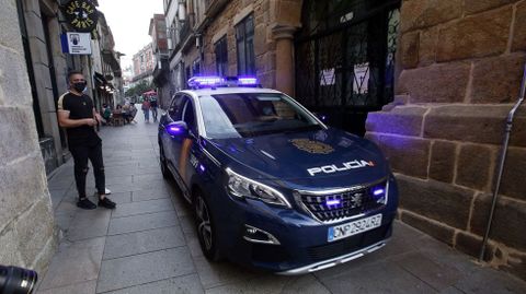 Los primeros clientes en la reactivación del ocio nocturno en el pub La Pomada de Pontevedra