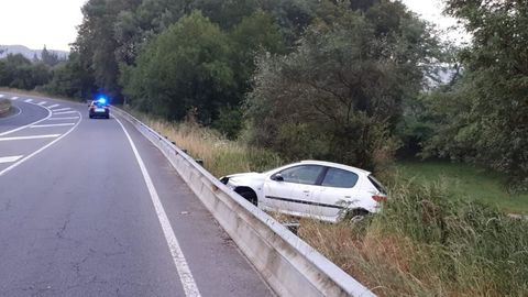 Salida de vía en la LU-530 (Lugo - A Fonsagrada ), término municipal Castroverde
