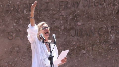Rosa Díez, durante su intervención en la concentración