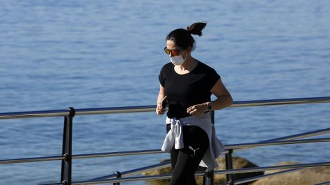 En Galicia es obligatorio usar mascarilla en espacios públicos, incluso cuando se hace deporte en solitario.
